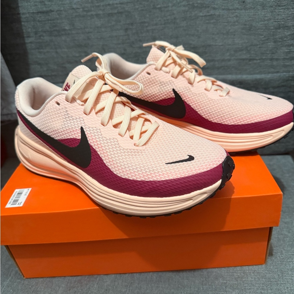 Nike Women's Athletic Shoes in Light Pink and Burgundy - Picture 5 of 5